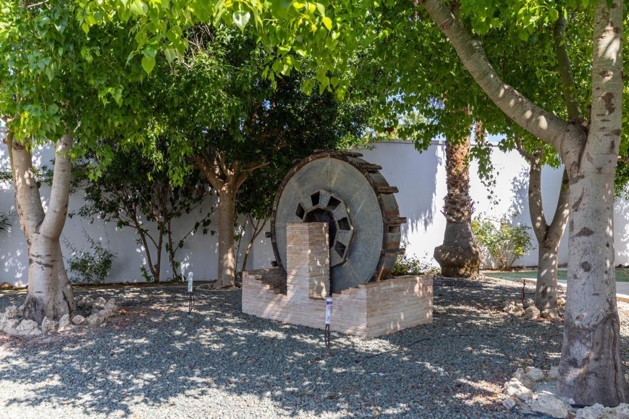 Waterwheel Villa By Fidalsa Almoradi Exterior photo